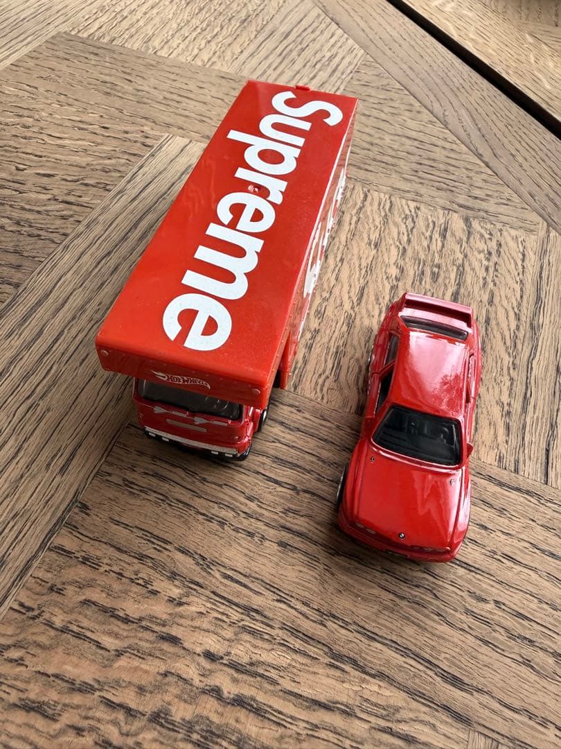 Supreme Hot Wheels Fleet Flyer ミニカー 