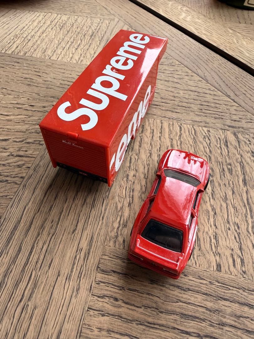 Supreme Hot Wheels Fleet Flyer ミニカー 