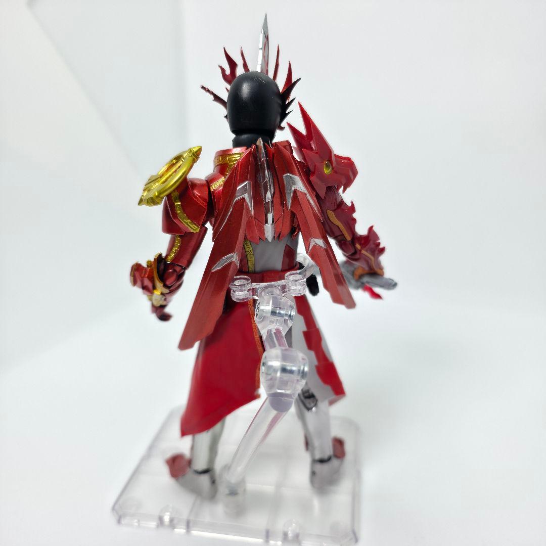 フィギュアーツ規格　仮面ライダーセイバー　クリムゾンドラゴン　カスタムフィギュア