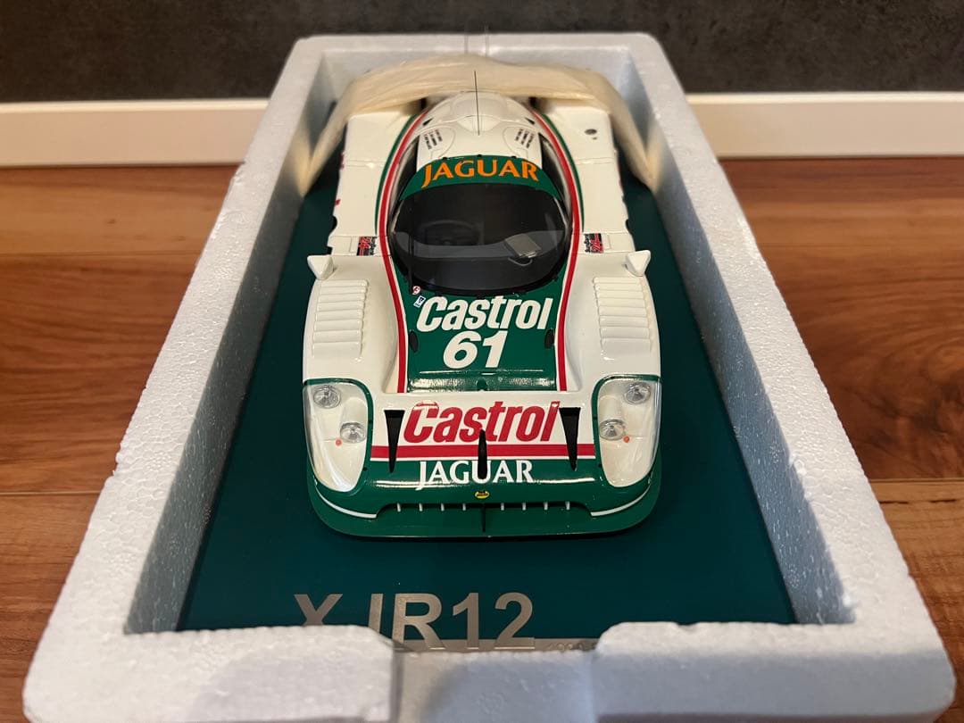 1/18 ミニカー