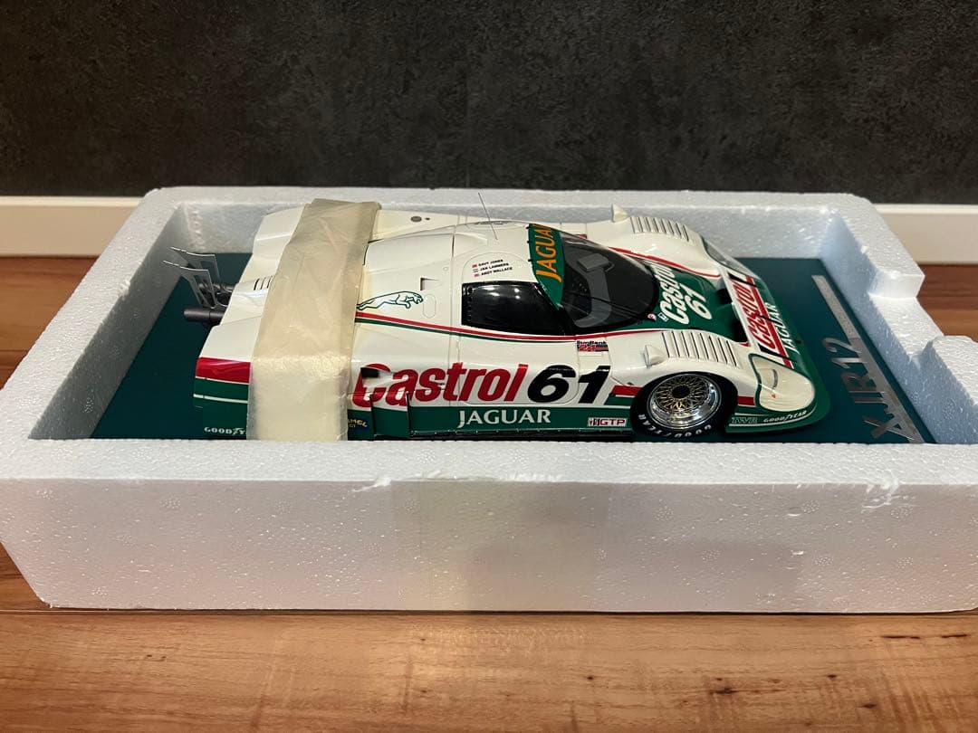 1/18 ミニカー
