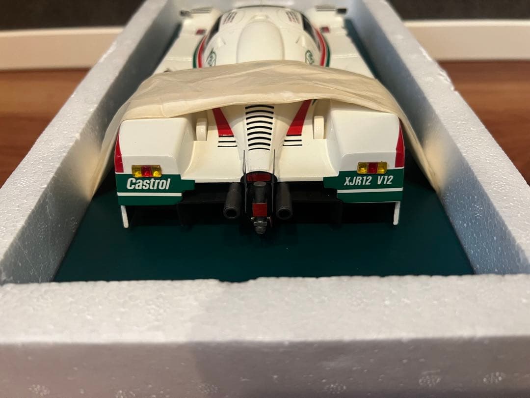 1/18 ミニカー
