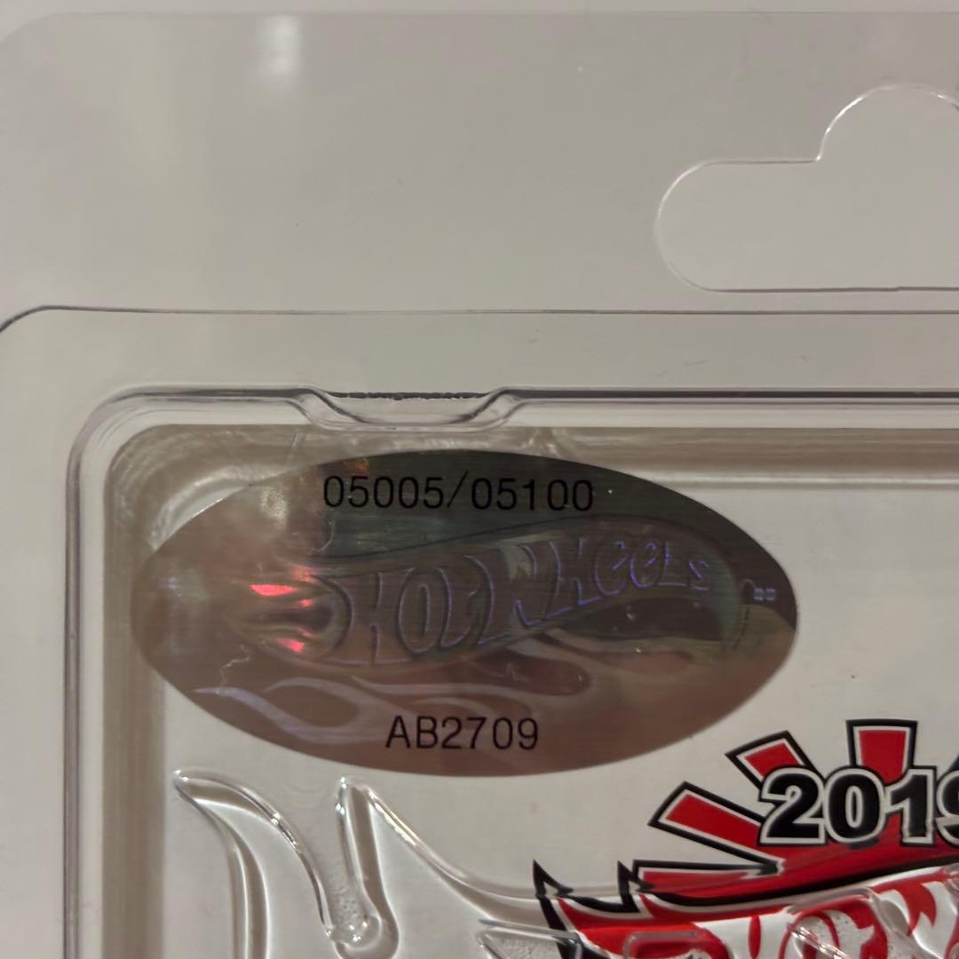 ホットウィール ジャパンコンベンション限定カー 2019(左)