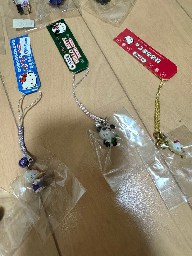 ハローキティ 地域限定　根付け　ストラップ　キーホルダー　ご当地