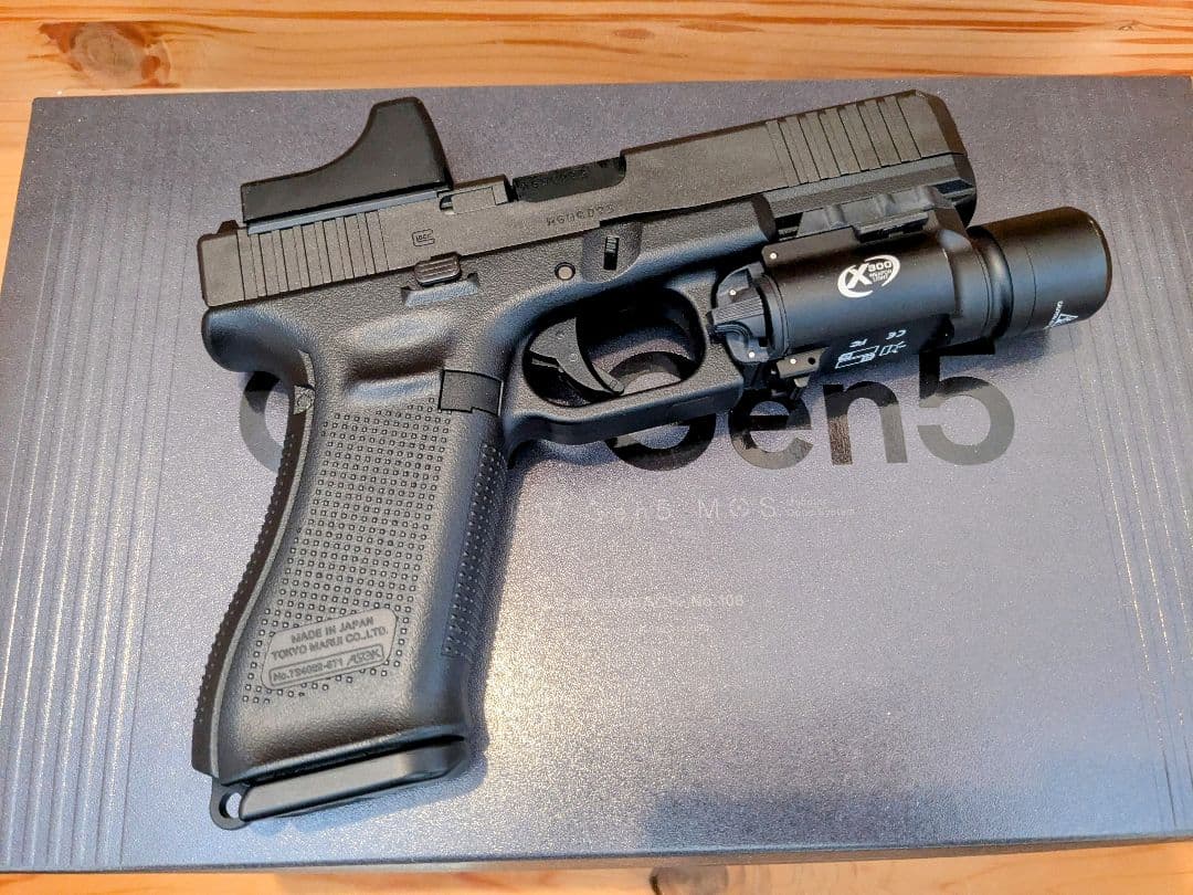 マルイ GLOCK 17 Gen5 ガスブロ　ライト、サイト付き