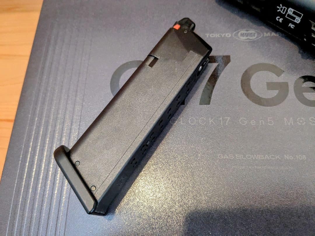 マルイ GLOCK 17 Gen5 ガスブロ　ライト、サイト付き
