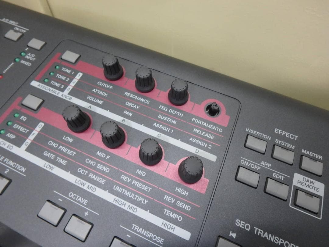 【シンセサイザー本体】YAMAHA MOXF6 中古品・現状品　音出し確認済
