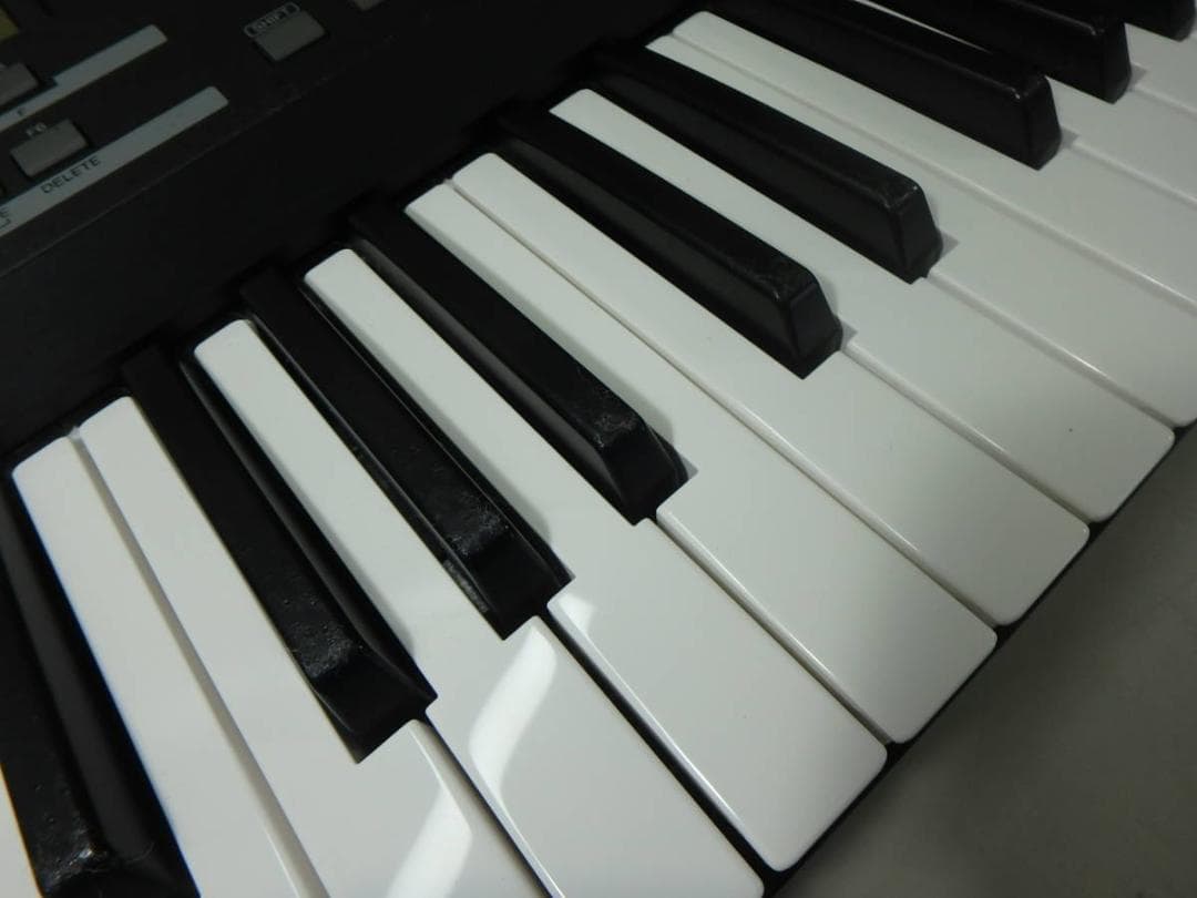 【シンセサイザー本体】YAMAHA MOXF6 中古品・現状品　音出し確認済