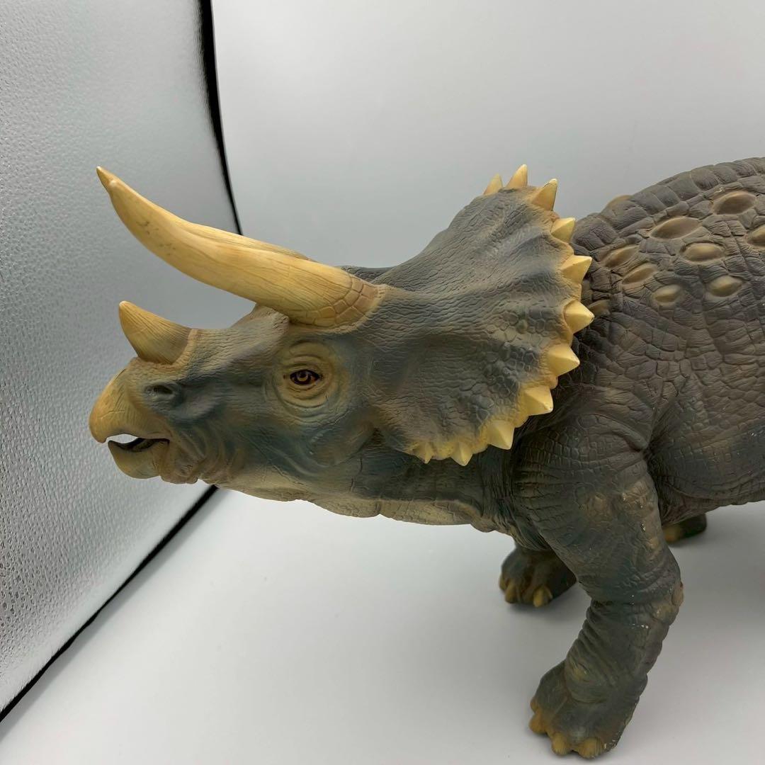 ツクダホビー　ジュラシックパーク　トリケラトプス　フィギュア　ワールド　完成品