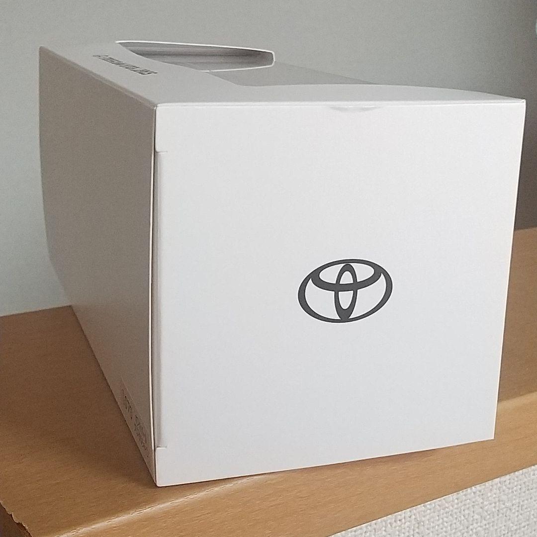 【ディーラー非売品】トヨタ ノア 90系 カラーサンプル ミニカー ホワイト 白