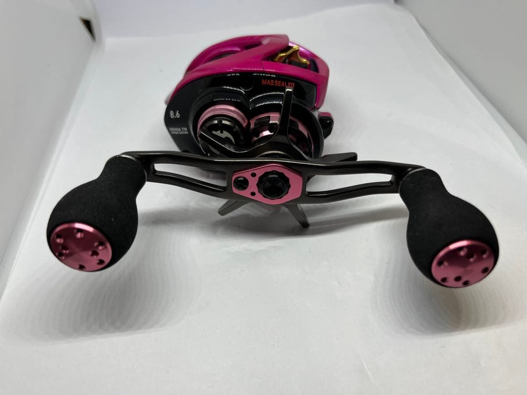 【新品未使用】ダイワ ベイトリール 紅牙TWハイパーカスタム8.6R 右ハンドル