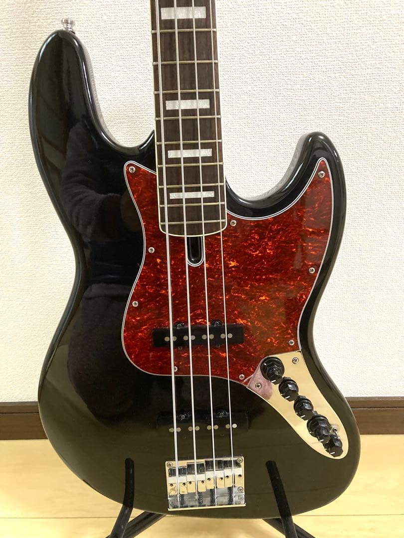 ベース SIRE V7