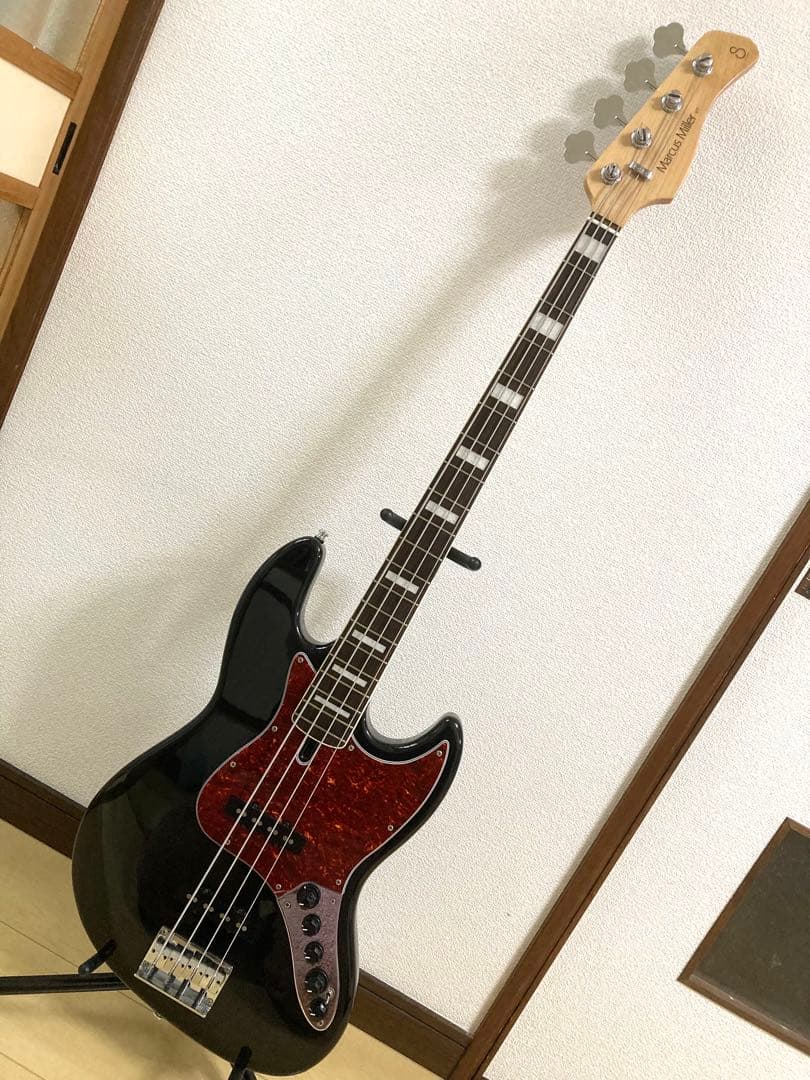 ベース SIRE V7