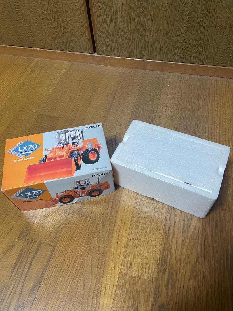 HITACHI LX70 ホイールローダー 1/40スケール