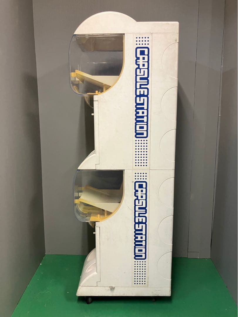 送料込みC-94　バンダイ カプセルステーション　上段下段【ガチャガチャ本体】