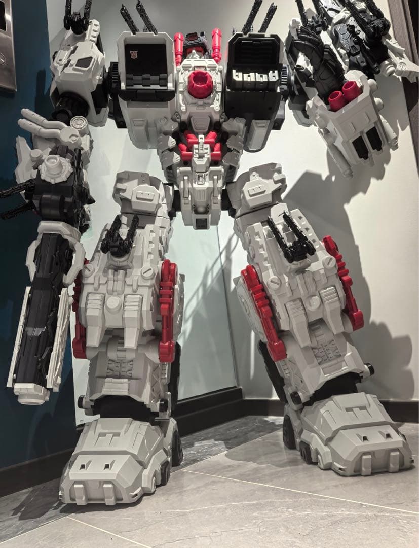 U*1様 トランスフォーマー　メトロプレックス M01