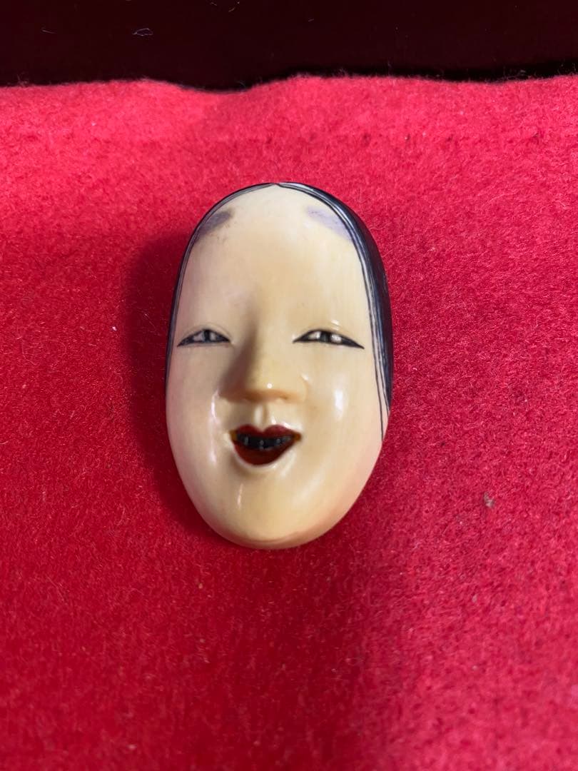 能面　ブローチ　　本物