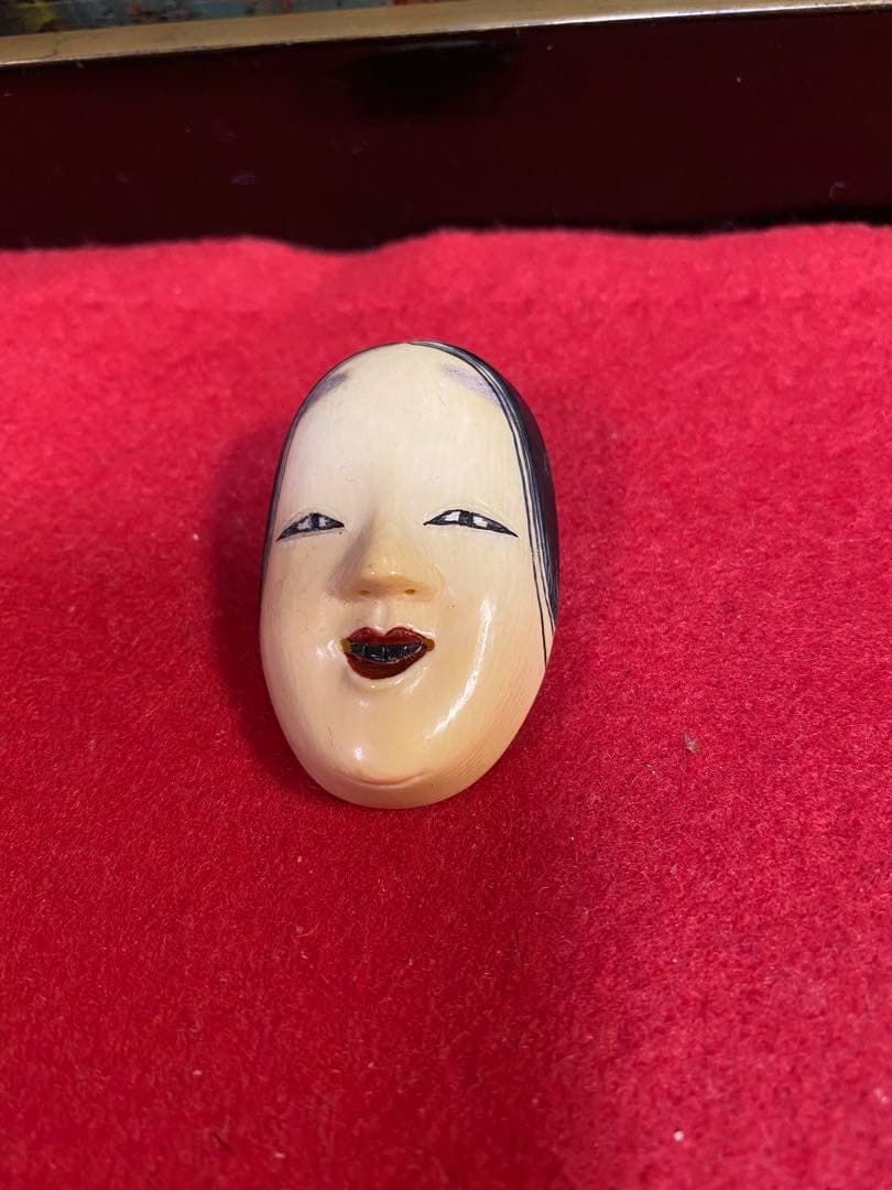 能面　ブローチ　　本物