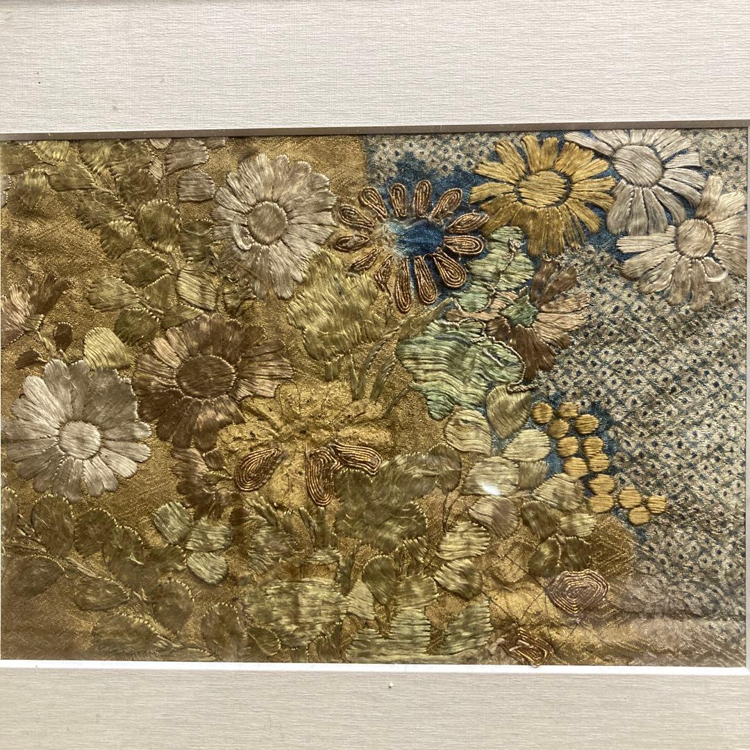 安土桃山時代　古絹布　実寸35.5×35.5cm額縁26×32枠内15×21cm