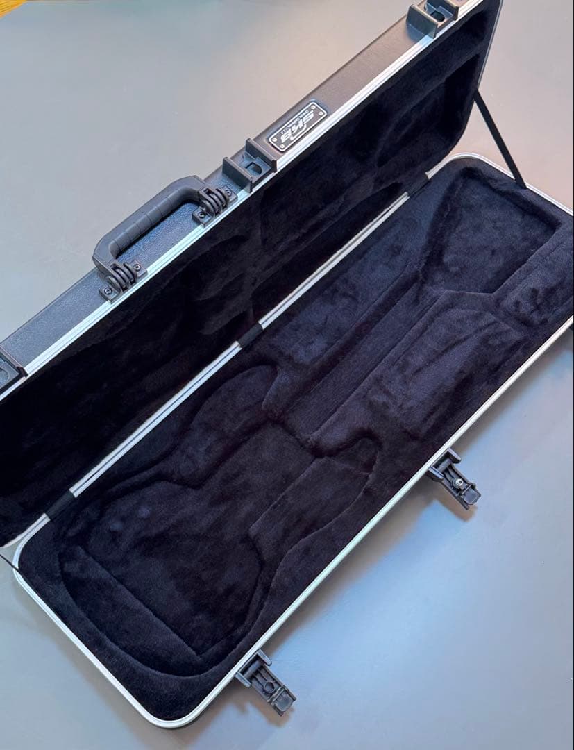 SKB TSA002 ギターハードケース 鍵無　新品クロス2枚付き　美品