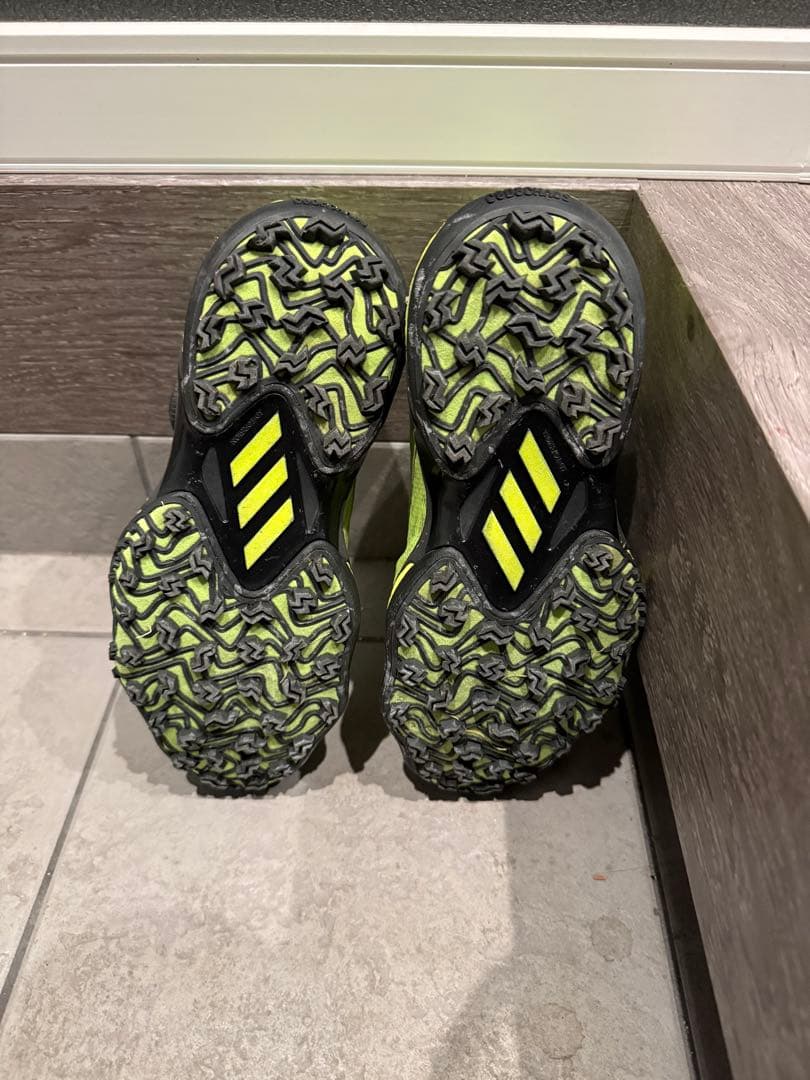 adidas BOOST 蛍光イエロー シューズ