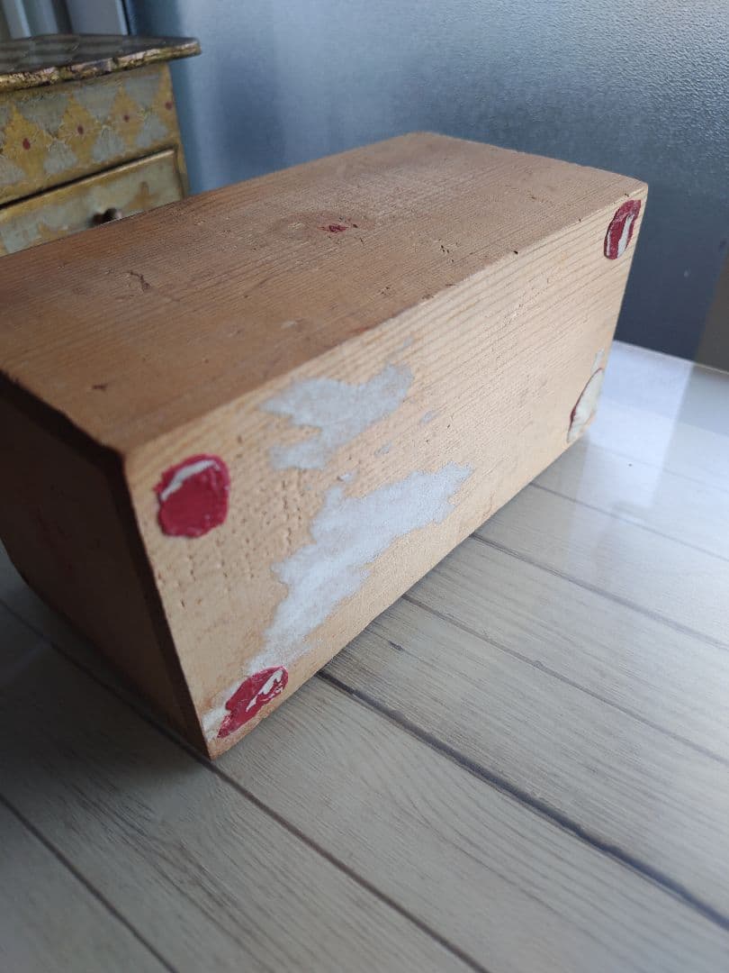 フランスの古い切手付き木製箱