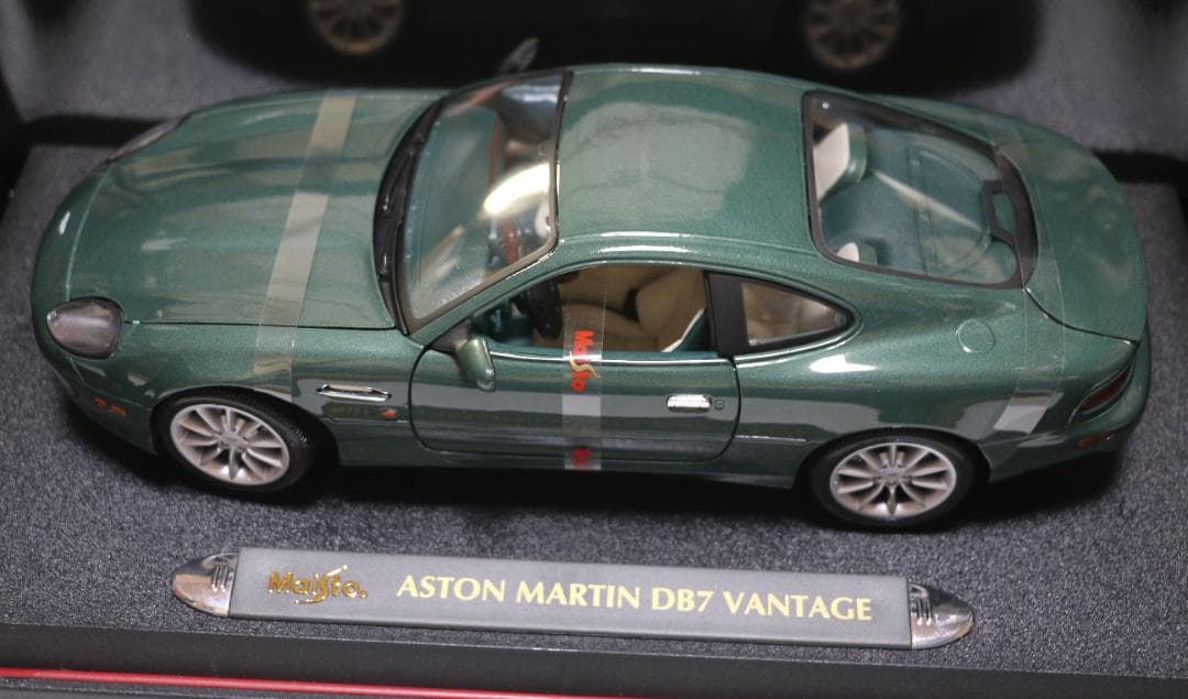 MAISTO製 アストン・マーチンDB7 バンテージ　1/18 　中古品