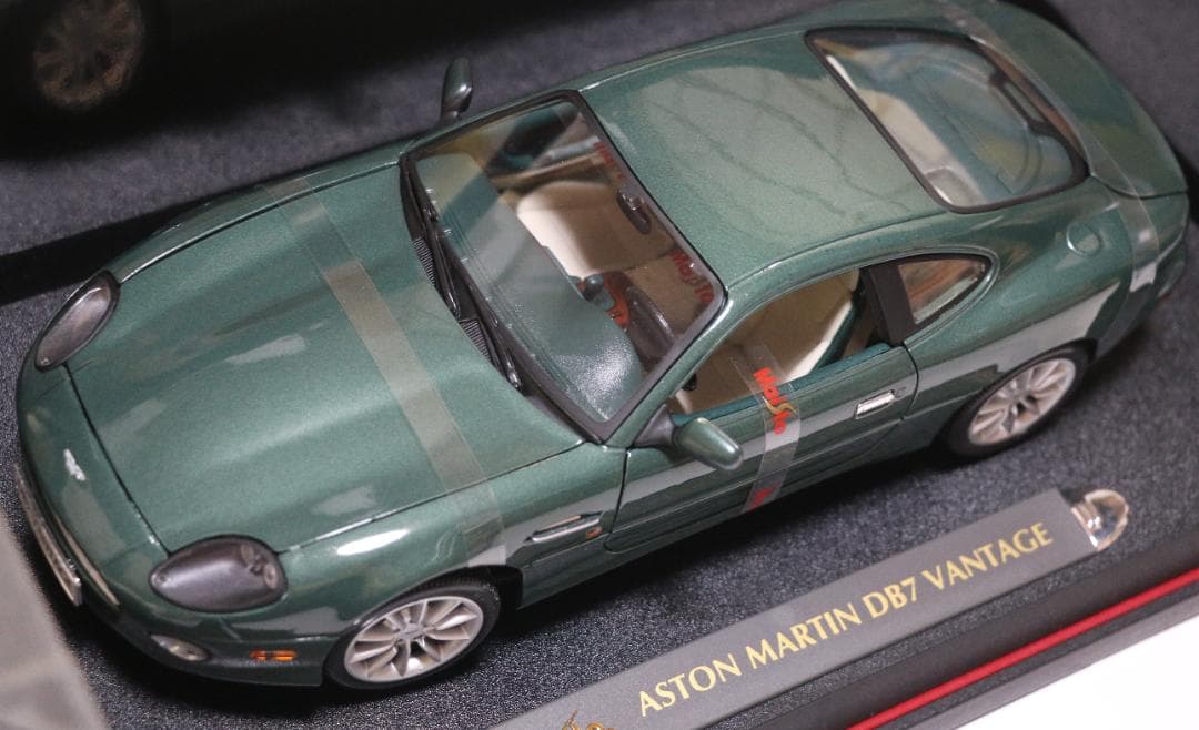 MAISTO製 アストン・マーチンDB7 バンテージ　1/18 　中古品