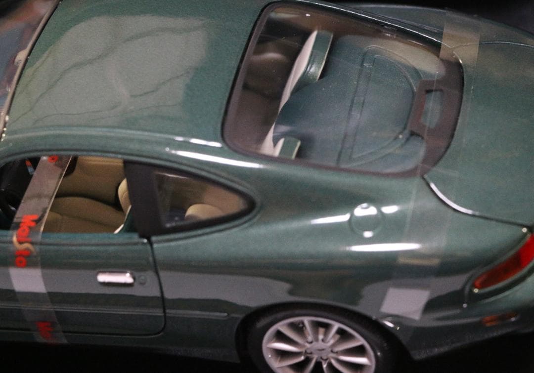 MAISTO製 アストン・マーチンDB7 バンテージ　1/18 　中古品
