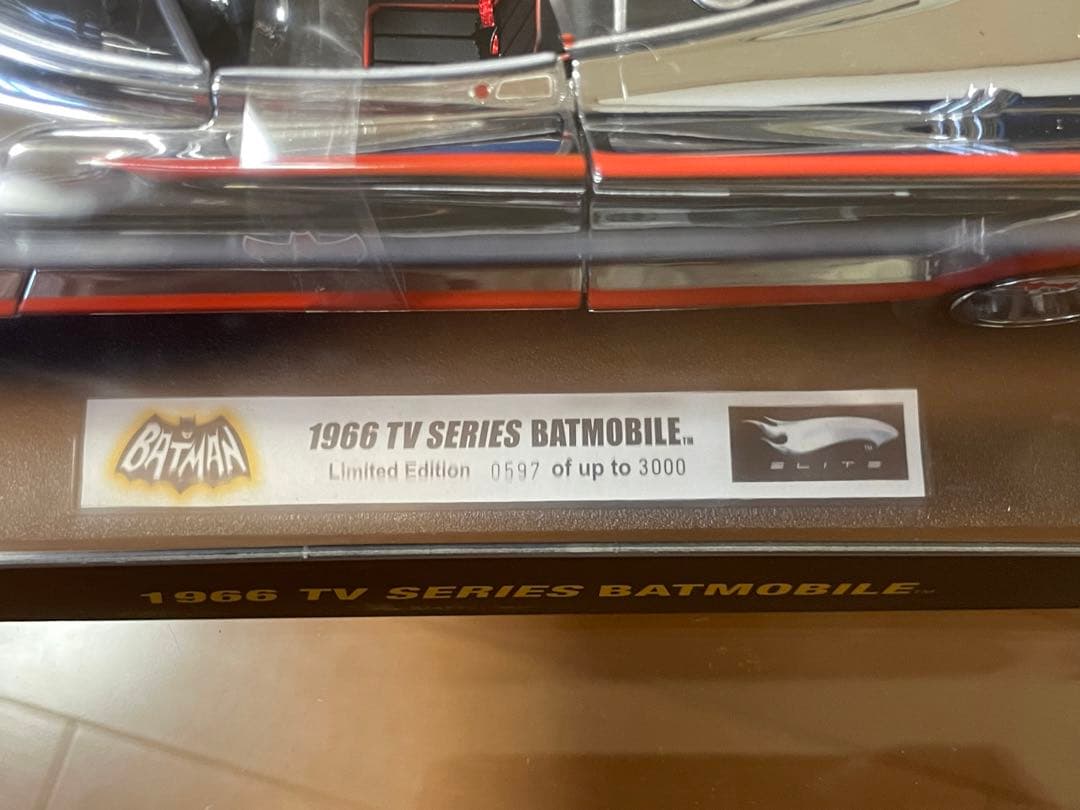 価格変更1/18 マテル バットモービルTVシリーズ1966 クローム 未開封品
