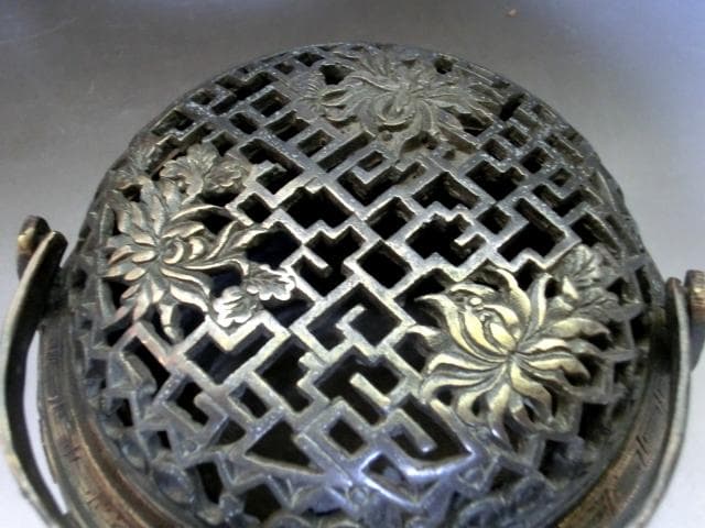 手炉■「大清年製」花唐草 古銅製 松竹梅 菊 手あぶり 手火鉢 香炉 時代物■