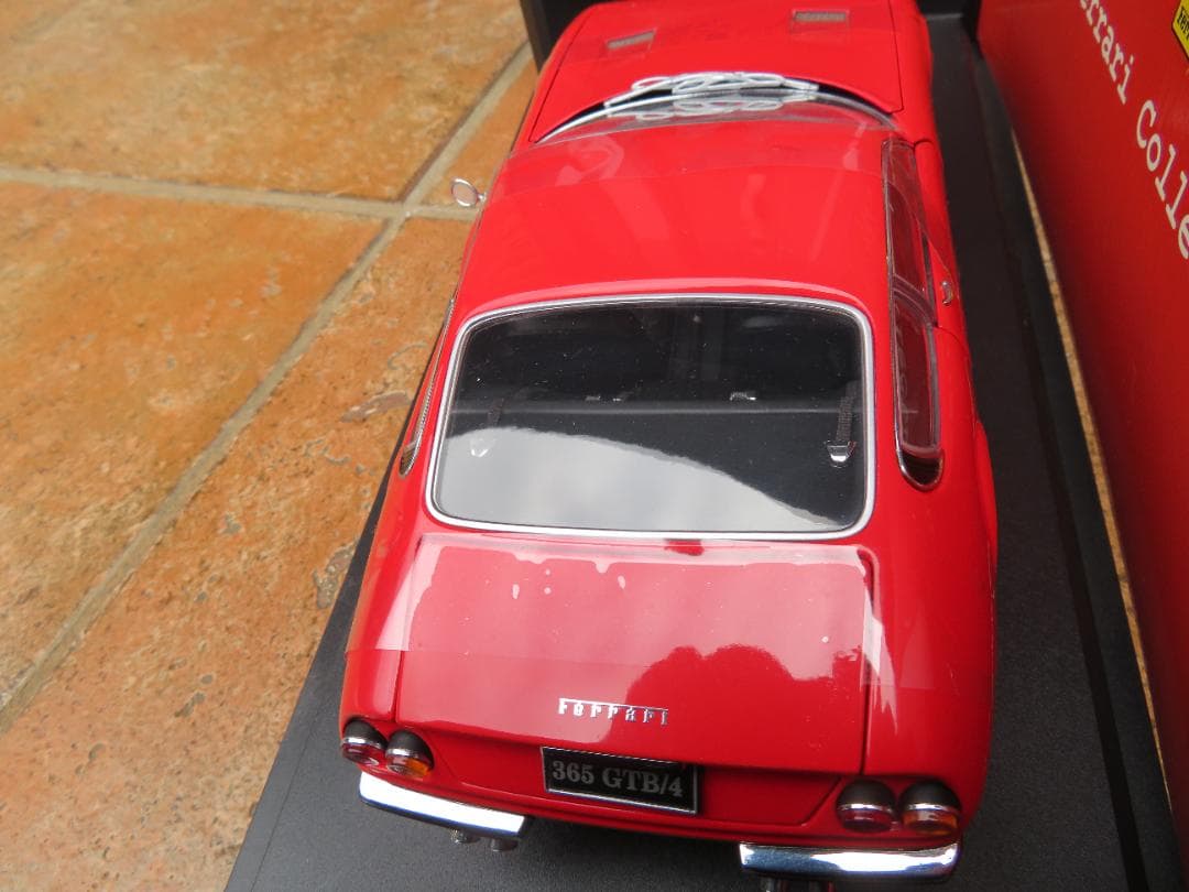 京商　1/18　フェラーリ365GTB4（デイトナ）