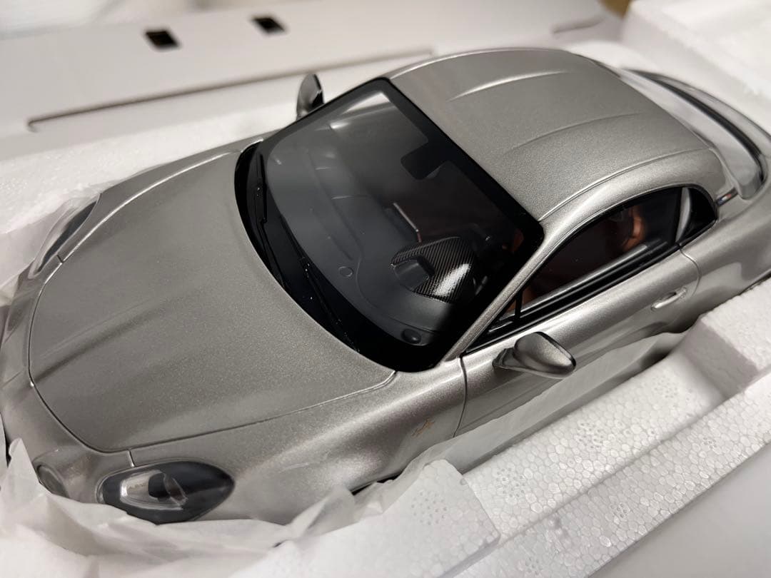 アルピーヌA110 legende GT ミニカー1/18