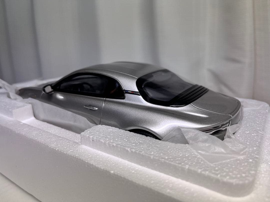 アルピーヌA110 legende GT ミニカー1/18