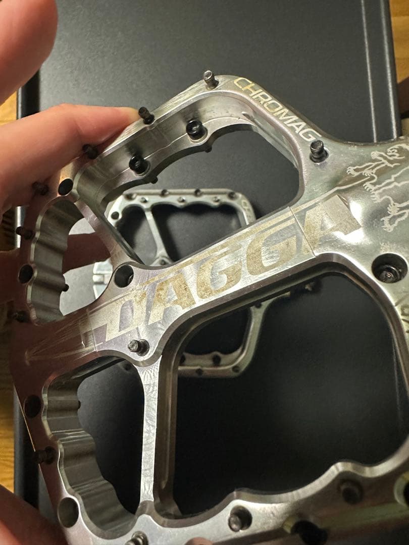 r*i様 CHROMAG DAGGA フラットペダル アルミ削り出し