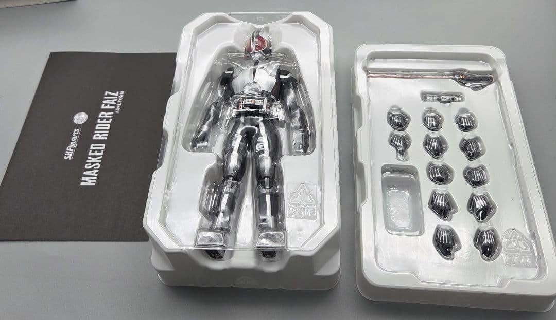 S.H.Figuarts 仮面ライダー555 アクセルフォーム 魂ウェブ限定