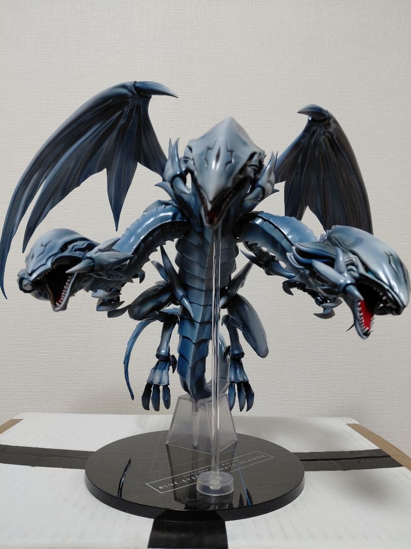 遊戯王　フィギュア　青眼の究極竜　ブルーアイズ　アルティメットドラゴン