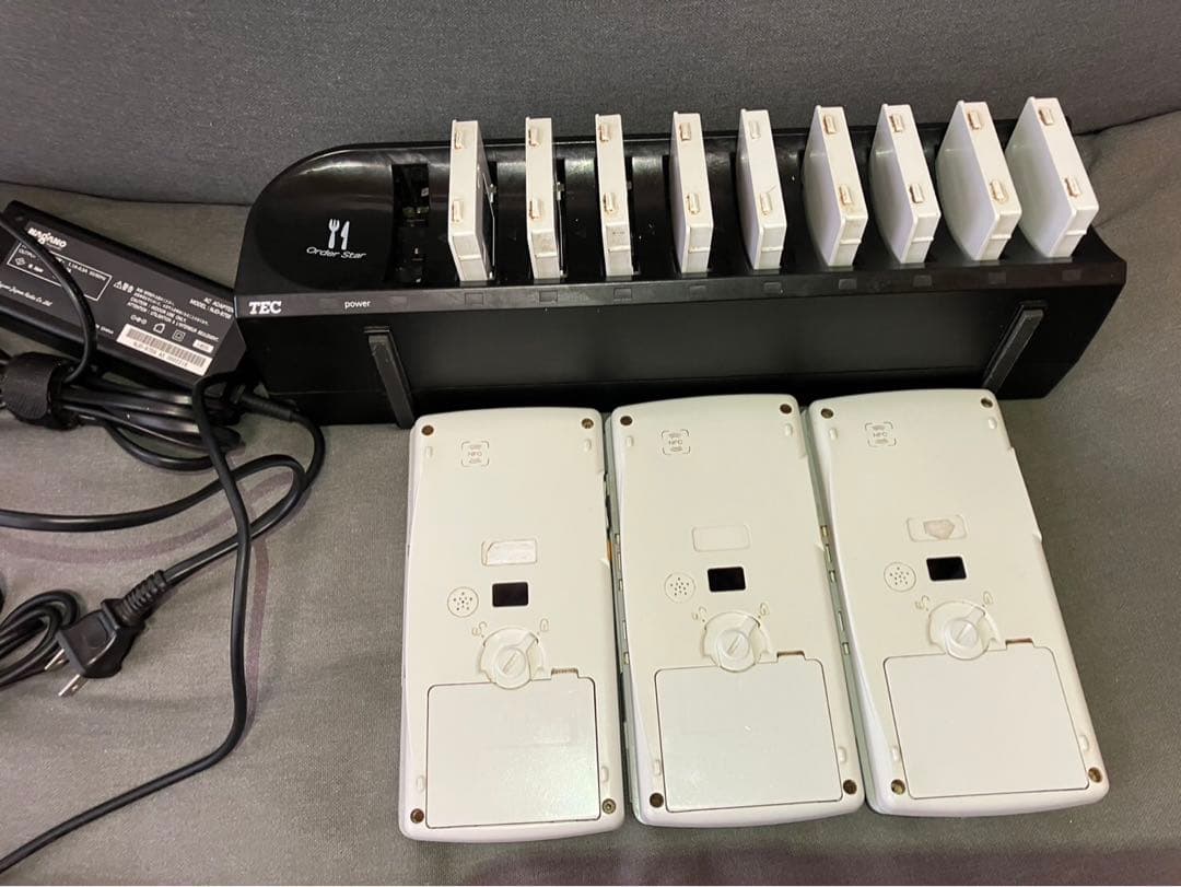 TEC ハンディー3台 予備バッテリー9ケ付き充電器