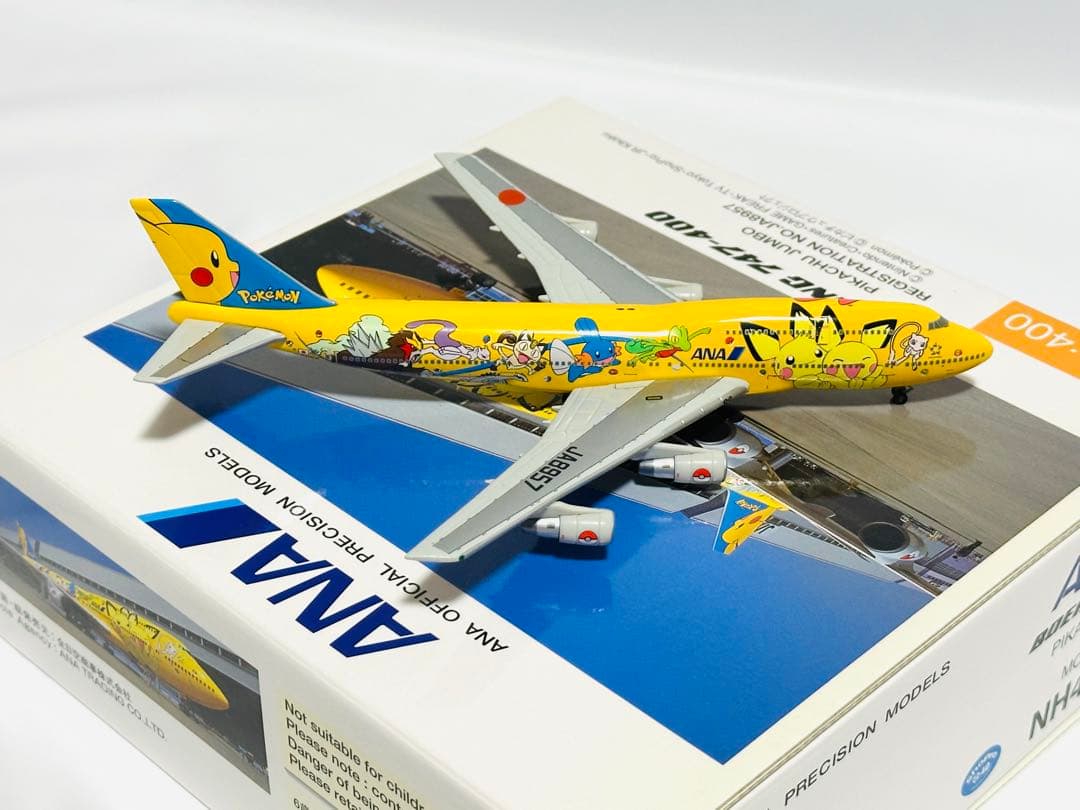 全日空商事 1/400 B747-400 ピカチュウジャンボ NH40010