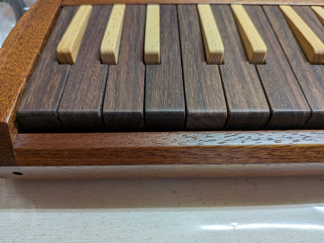 新品 スズキ木製 鍵盤ハーモニカ W-37