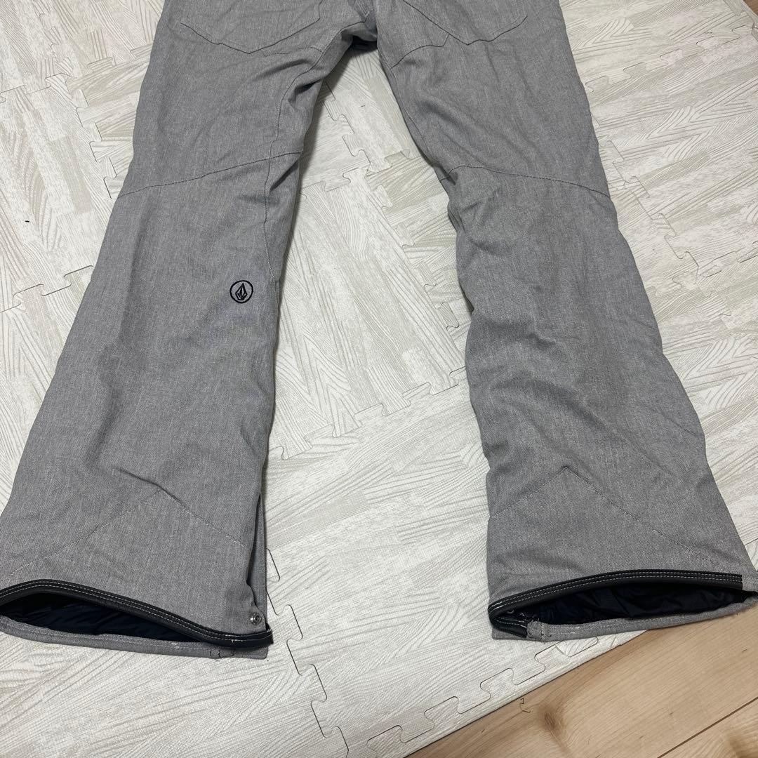 ⭐︎売り切り！早い者勝ち⭐︎VOLCOM⭐︎スノーウェア　レディース
