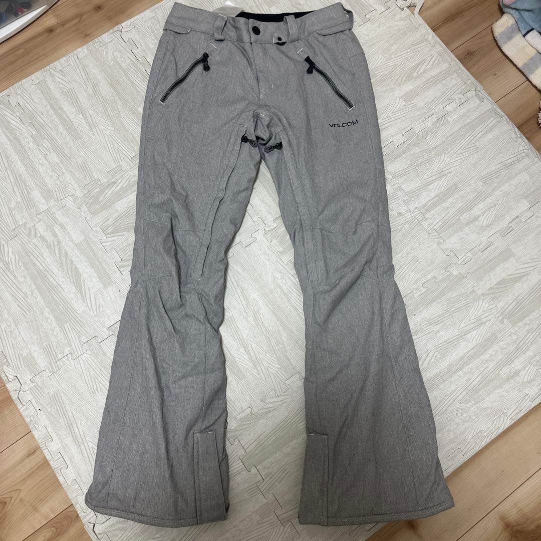 ⭐︎売り切り！早い者勝ち⭐︎VOLCOM⭐︎スノーウェア　レディース