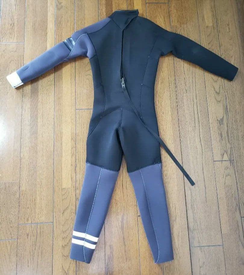 美品！FELLOW３㎜フルウェットスーツ　120　サーフィンJPSA日本規格
