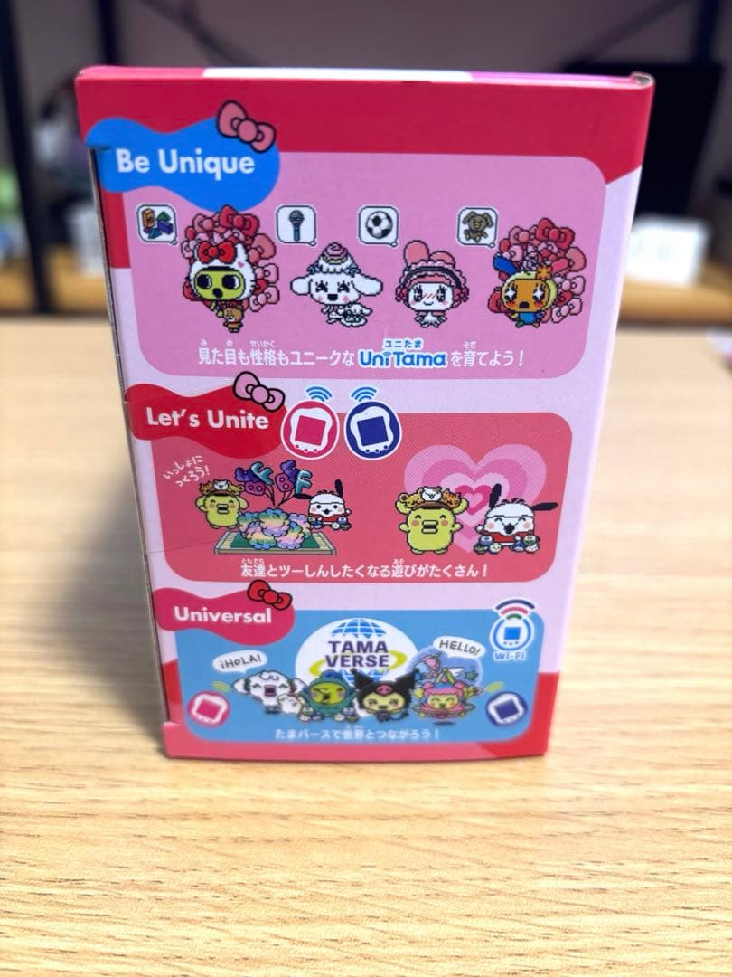 【極美品】たまごっちユニ　サンリオ　いちごケース付き