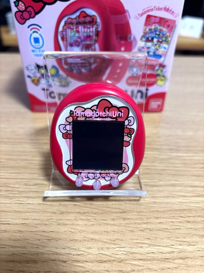 【極美品】たまごっちユニ　サンリオ　いちごケース付き