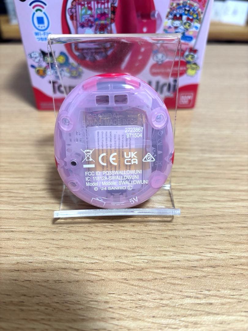 【極美品】たまごっちユニ　サンリオ　いちごケース付き