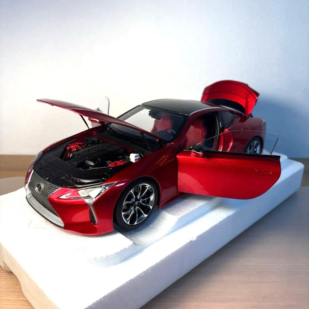 オートアート　レクサス　LC500 ミニカー 1/18 スケール　レッド