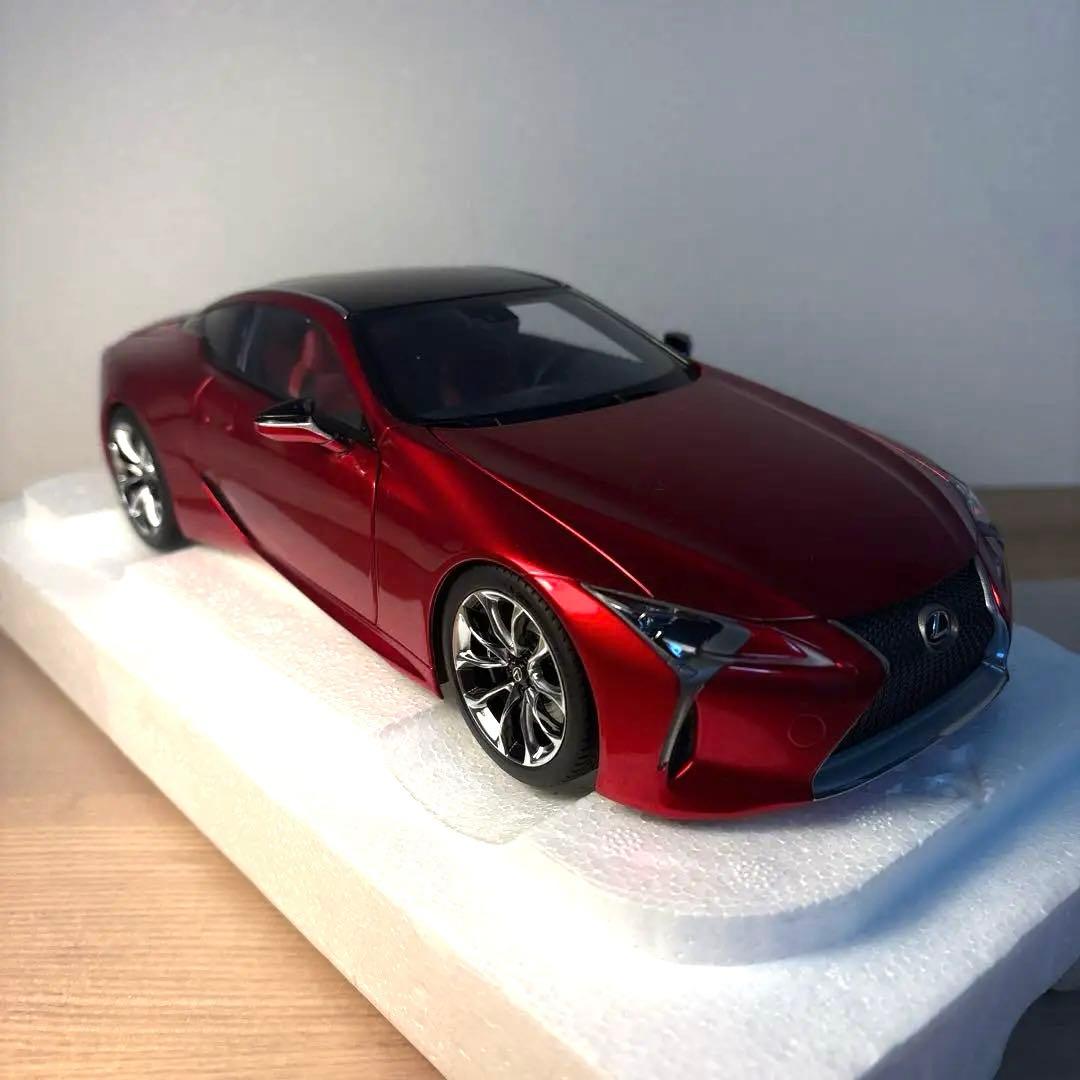 オートアート　レクサス　LC500 ミニカー 1/18 スケール　レッド
