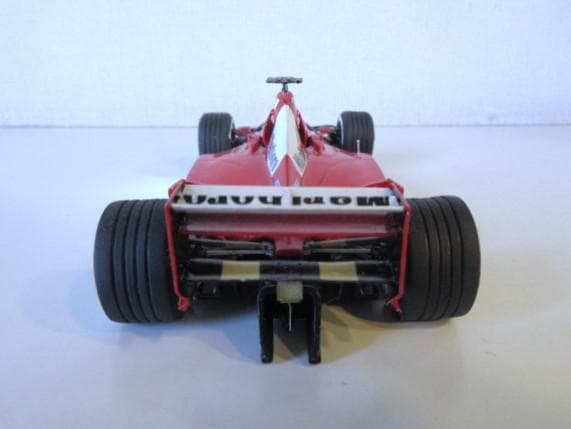 特価 TAMEO (1/24) フェラーリ F1-2001