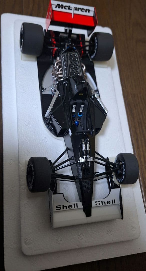 オートアート　マクラーレンホンダ MP4/6 　ミニカー 1/18